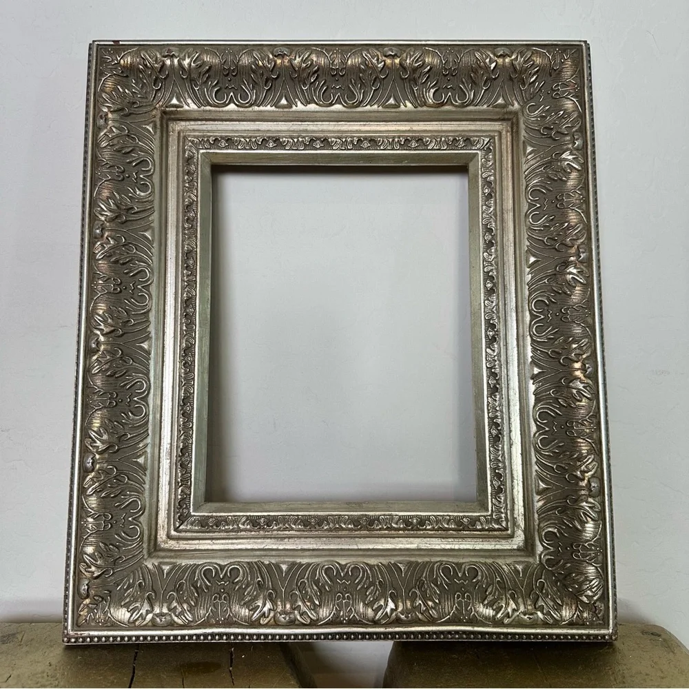 Vintage ‘Antique look’ Silver tone Ornate Veneer Decorative Frame 10x8” opening